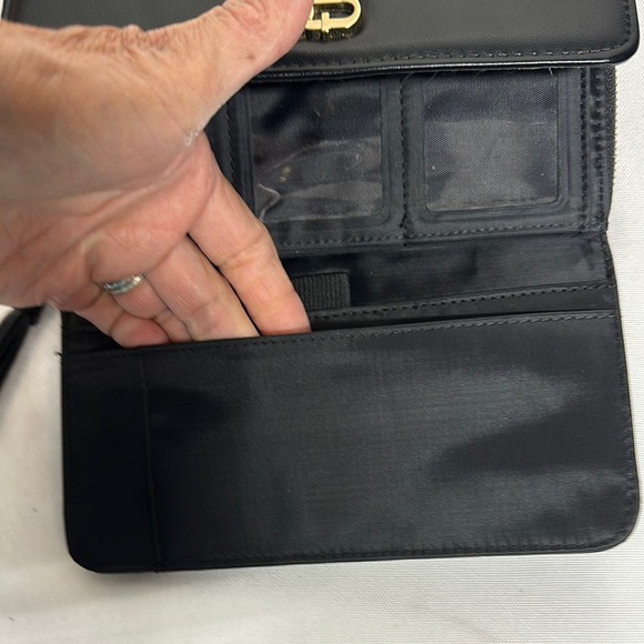 Time and Tru Black and Gold Wallet with Sleek Design - Picture 11 of 13